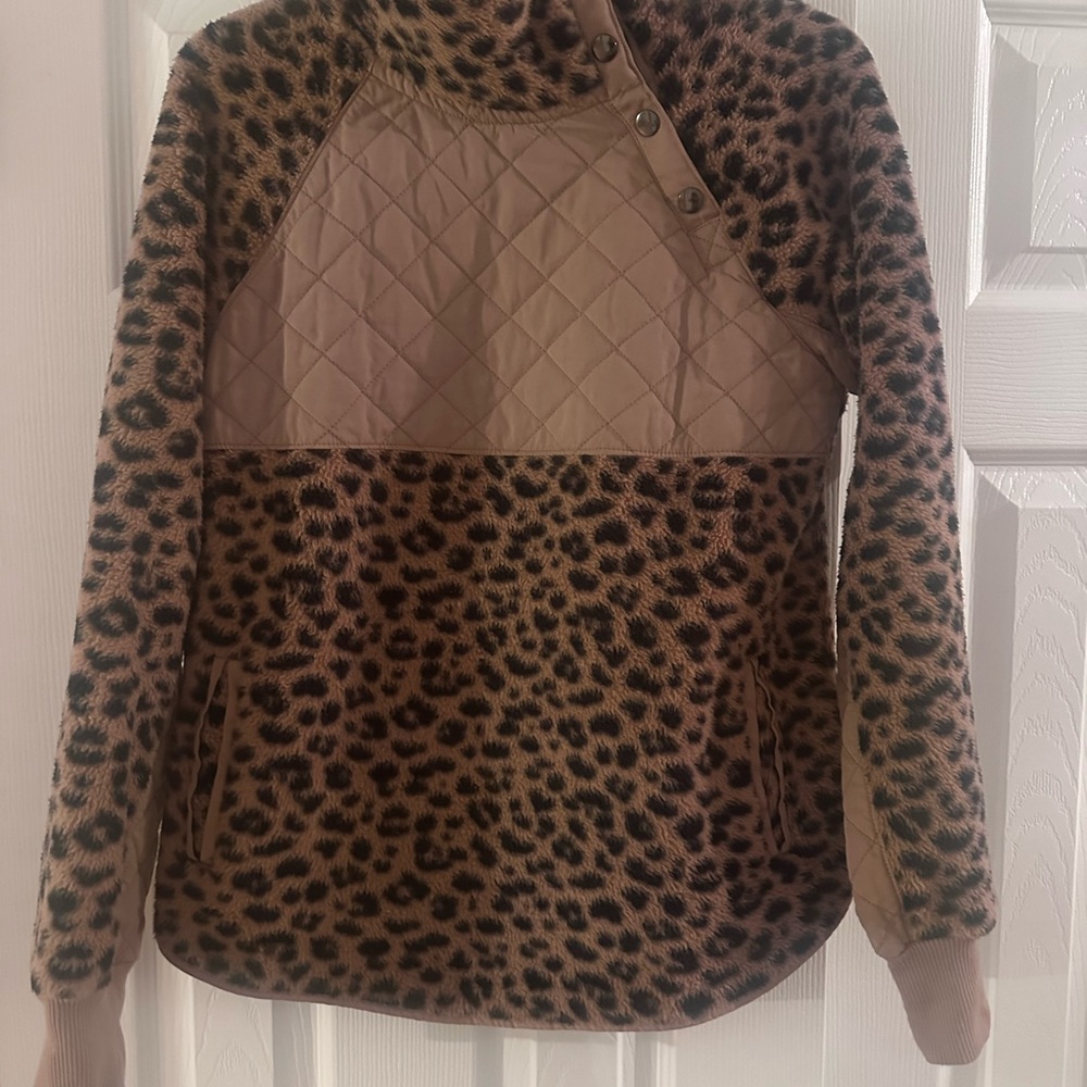Leopard Print Quilted Women's Pullover